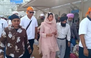 Actor Priyanka Chopra pays obeisance at Golden Temple – The Tribune Actor Priyanka Chopra pays obeisance at Golden Temple - The Tribune