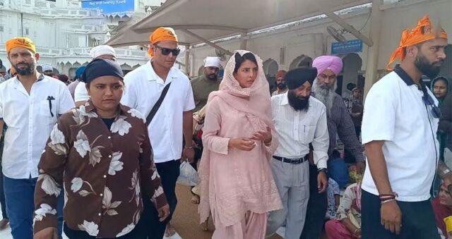 Actor Priyanka Chopra pays obeisance at Golden Temple - The Actor Priyanka Chopra pays obeisance at Golden Temple - The Tribune