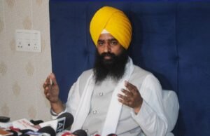 Akal Takht refutes claim of Gargaj bowing to Akali leader – The Tribune Akal Takht refutes claim of Gargaj bowing to Akali leader - The Tribune