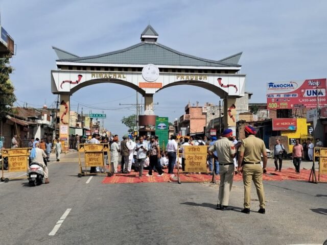 Chaos on highways leading to Himachal as protestors block key Chaos on highways leading to Himachal as protestors block key roads over entry tax - The Tribune