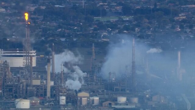 Explosions, fire at crucial Australian refinery sparks fuel supply fears Explosions, fire at crucial Australian refinery sparks fuel supply fears
