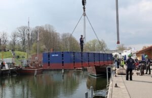 German rescuers plan to use air cushions to save Timmy stranded whale German rescuers plan to use air cushions to save Timmy stranded whale