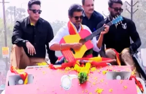 Guitar In Hand, Boy On Shoulders: Glimpses From Vijay’s Tirunelveli Roadshow | PHOTOS Guitar In Hand, Boy On Shoulders: Glimpses From Vijay's Tirunelveli Roadshow | PHOTOS