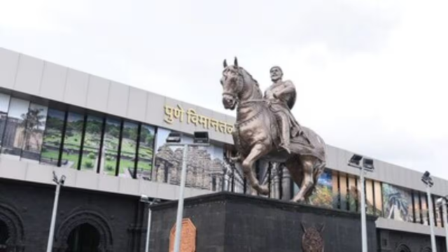 India Women vs South Africa Women Live Cricket Score, 1st T20I: Stay updated with IND-W vs SA-W Ball by Ball Match Updates and Live Scorecard from Durban. (Picture Credit: X/@BCCIWomen)