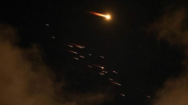 Israel says missiles fired by Iran as Trump pauses attack Israel says missiles fired by Iran as Trump pauses attack