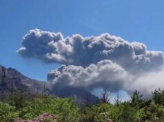 Japan volcano erupts sending plumes of ash 3.4 km high Japan volcano erupts sending plumes of ash 3.4 km high