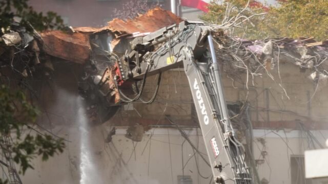 Judge orders halt on White House ballroom construction, ruling leaves Judge orders halt on White House ballroom construction, ruling leaves Trump seething