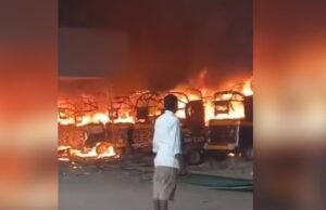 Massive Fire Engulfs Eight Auto-Rickshaws In Ghatkopar East, No Injuries Reported Lucknow Super Giants vs Delhi Capitals Live Score: IPL 2026 Match Today Updates From Ekana Stadium. (Picture Credit: X/@IPL)