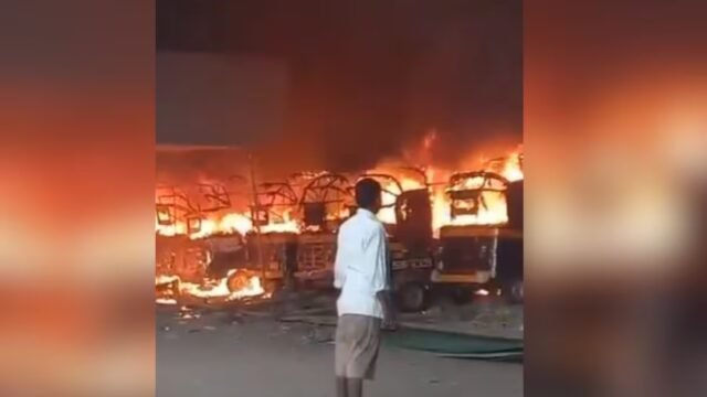Massive Fire Engulfs Eight Auto-Rickshaws In Ghatkopar East, No Injuries Lucknow Super Giants vs Delhi Capitals Live Score: IPL 2026 Match Today Updates From Ekana Stadium. (Picture Credit: X/@IPL)