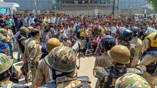 Rs 13,000 Salary, Rs 39 Increment: Noida Factory Workers Ask CSK Vs KKR Live Score: Follow latest updates from Chepauk. (PTI Photo)