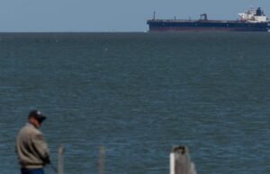 U.S.-sanctioned supertankers enter Gulf despite blockade U.S.-sanctioned supertankers enter Gulf despite blockade