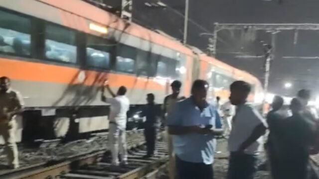 Follow DC Vs RCB live.(Creimas)