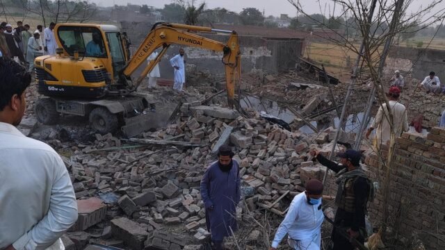 15 security officials killed in militant attack in northwest Pakistan