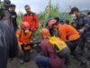 Indonesian rescuers find hikers’ bodies after volcanic eruption Indonesian rescuers find hikers' bodies after volcanic eruption