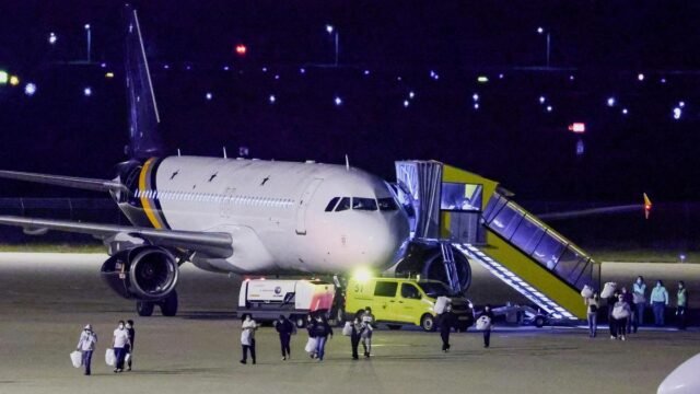 Last evacuation flights from hantavirus ship land in Netherlands
